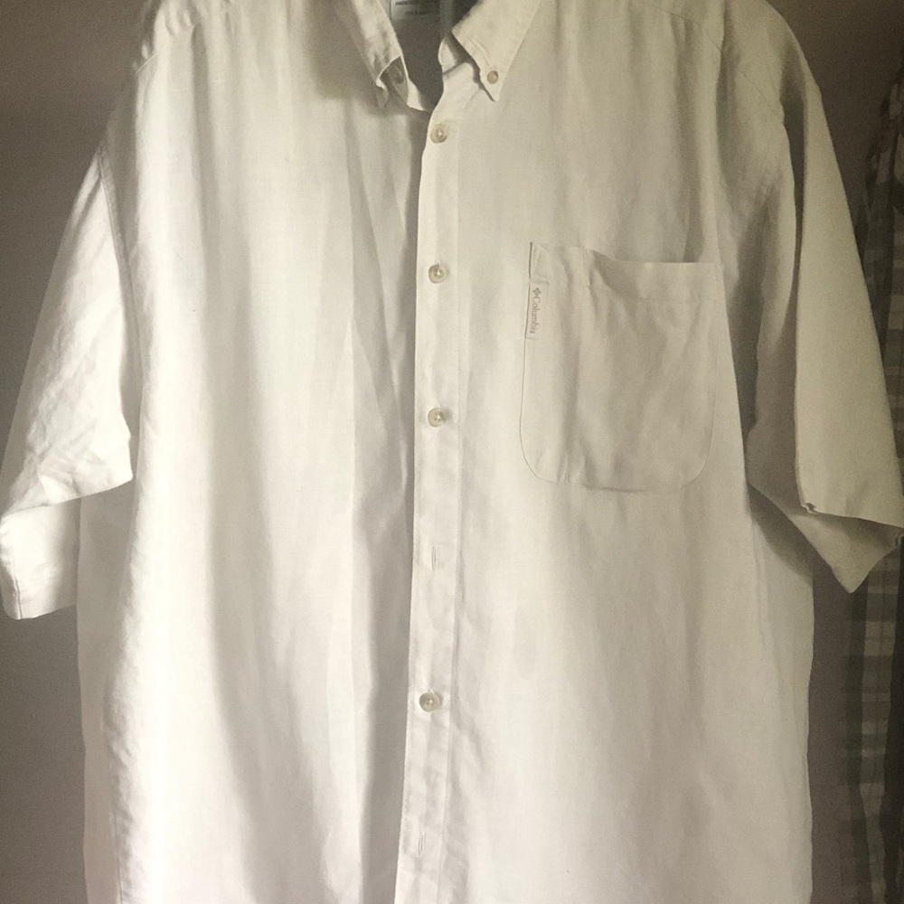 Men’s XXL Beige Columbia ss button up shirt.